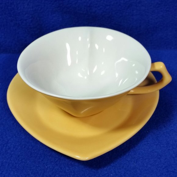 Vintage Mary Kay Yellow Heart Shaped Tea Cup and Saucer 1980's Consultant Gift - Picture 4 of 10